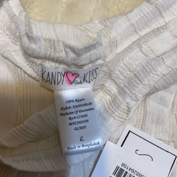 3/$25 Kandy Kisses cold shoulder top - Picture 4 of 5